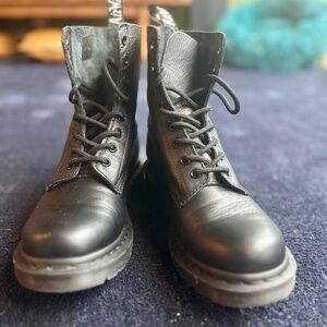 Women's Doc Martens 1460 Pascal Sz8